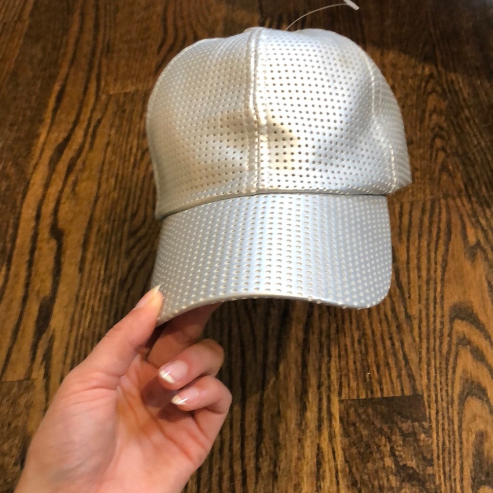 Silver hat - Picture 5 of 5